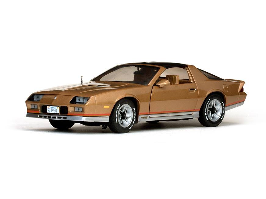 Gold 1/18 Diecast Model Car E725