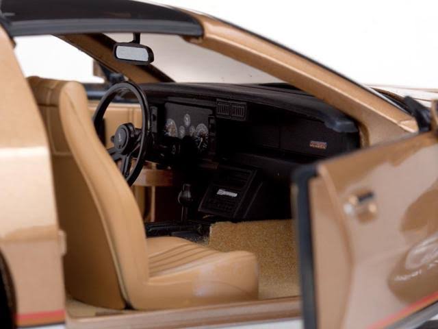 Gold 1/18 Diecast Model Car E725