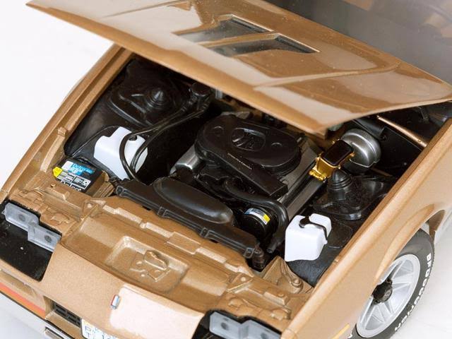 Gold 1/18 Diecast Model Car E725