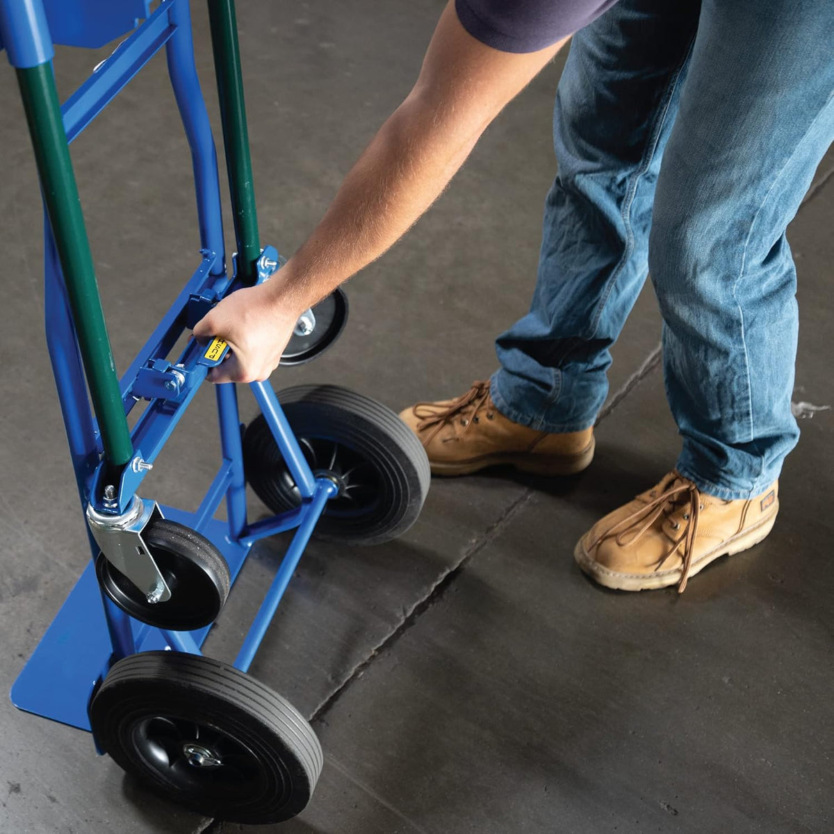 800 lbs Quick Latch Hand Truck G958692