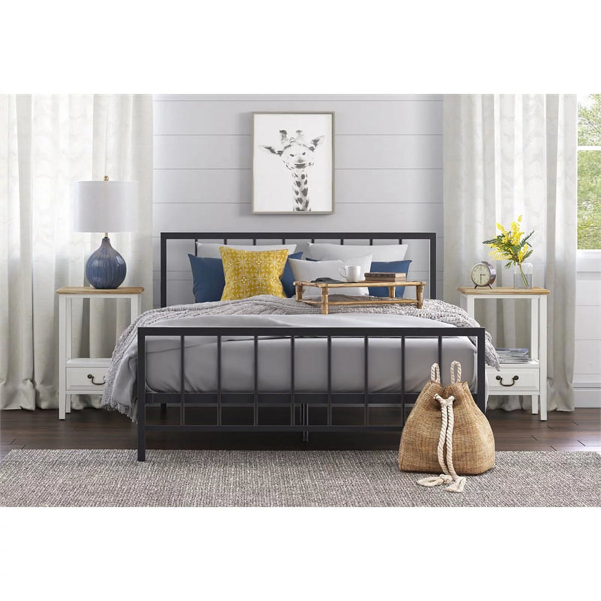 Modern Metal Platform King Bed in Black E94501